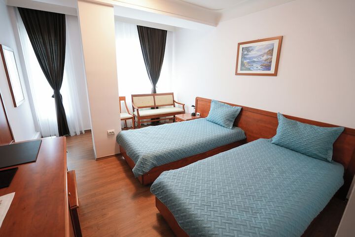Room 9 of 23