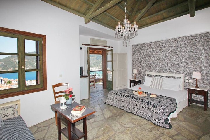 Room 3 of 65