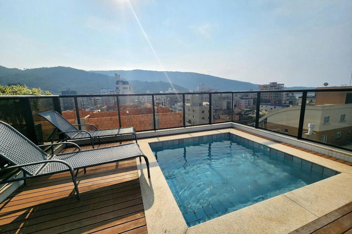 Pool 10 of 20