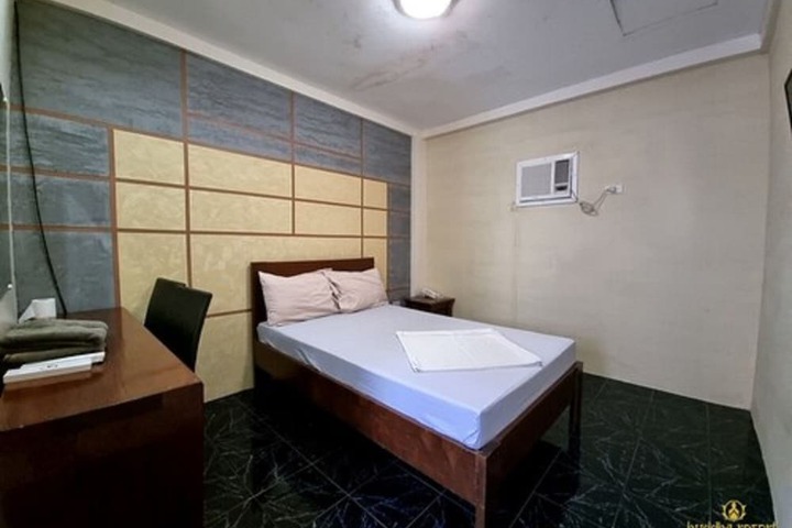 Room 11 of 38