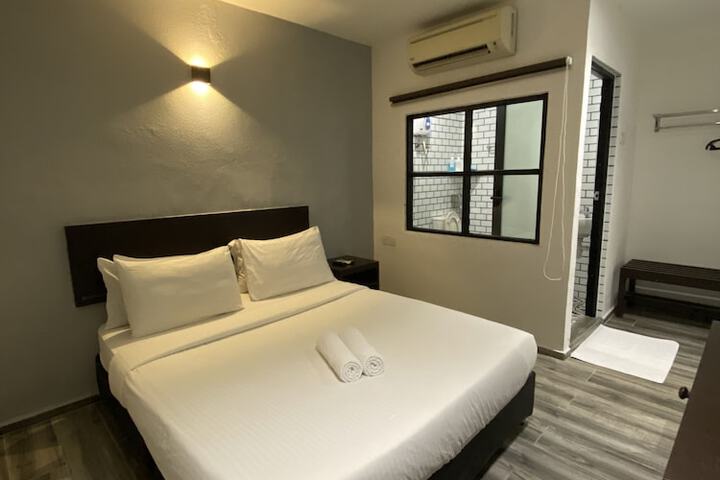 Room 46 of 102