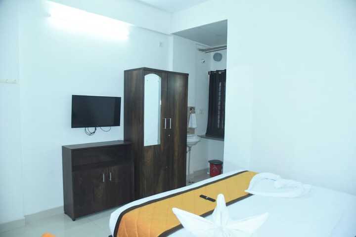 Room 8 of 12