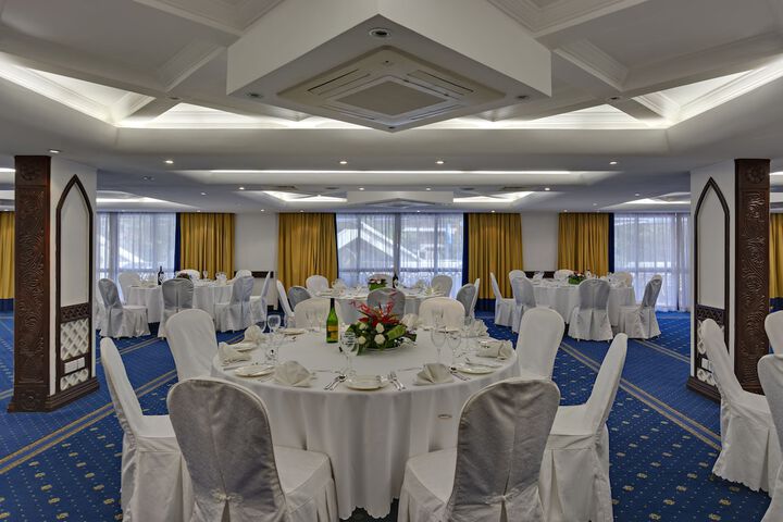 Ballroom/Hall 93 of 110