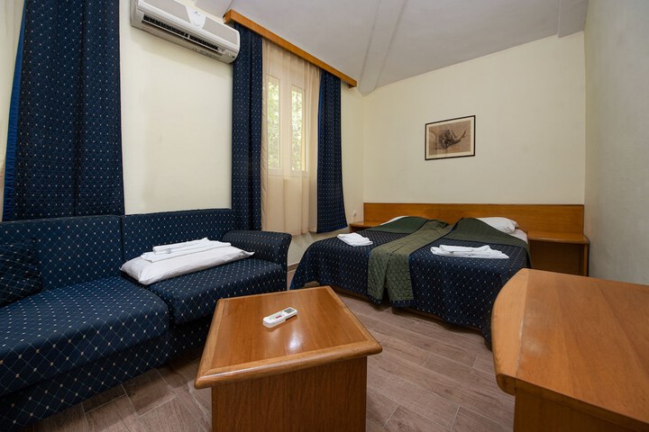 Room 3 of 38