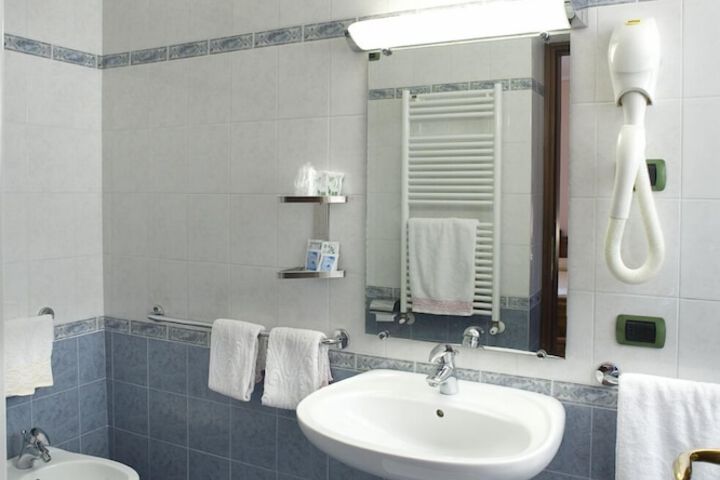 Room 10 of 39