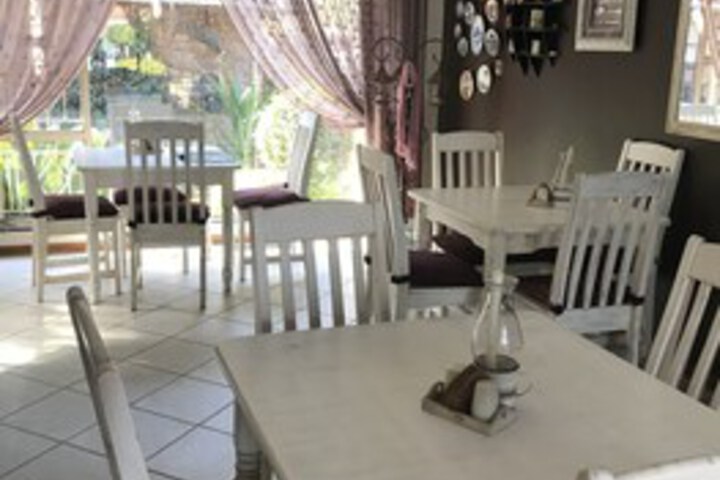 Dining 8 of 34