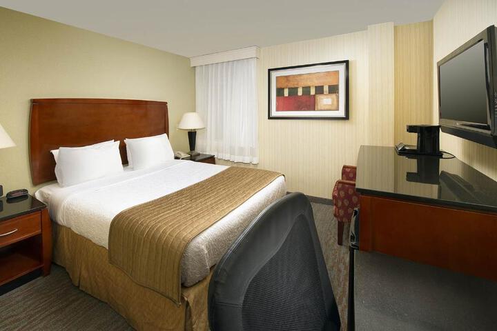 2 Double Beds (10 of 11)