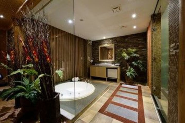Hot Tub 105 of 118