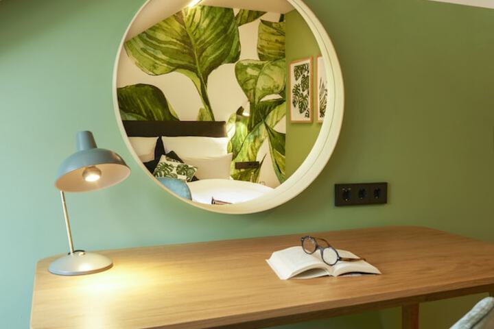 Room 16 of 32