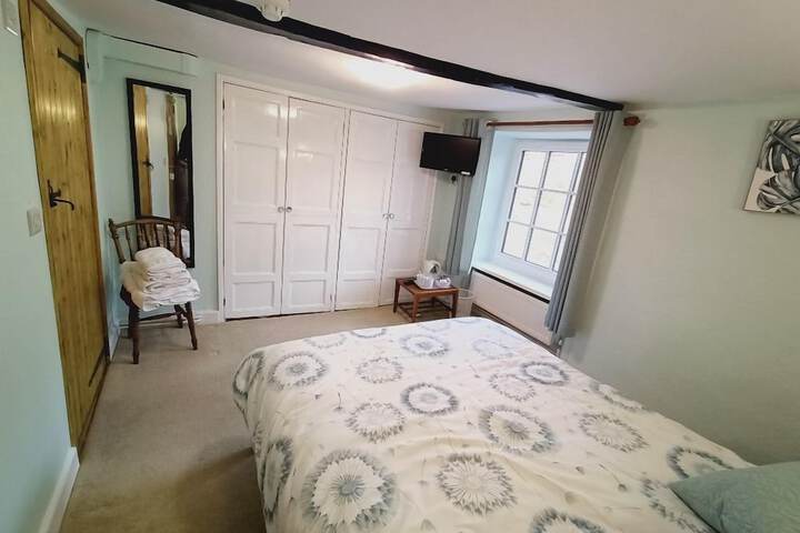 Room 4 of 43