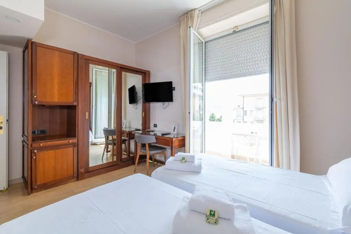 Room 4 of 30