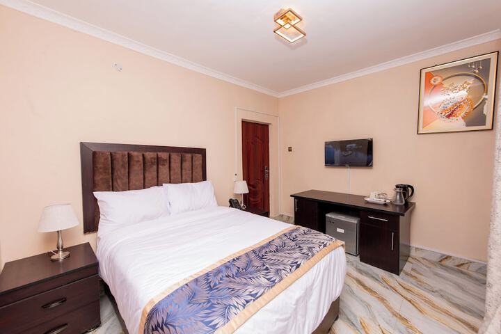 Room 3 of 21