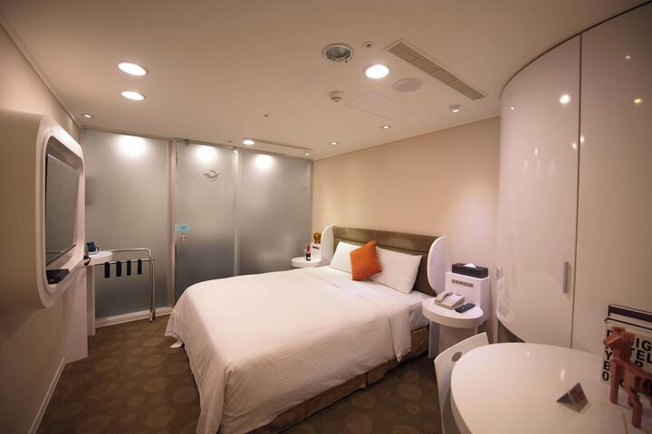 Room 30 of 61