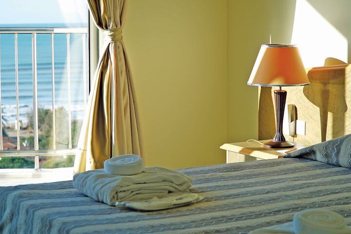 Room 12 of 95