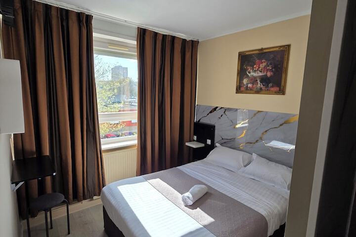 Room 40 of 100