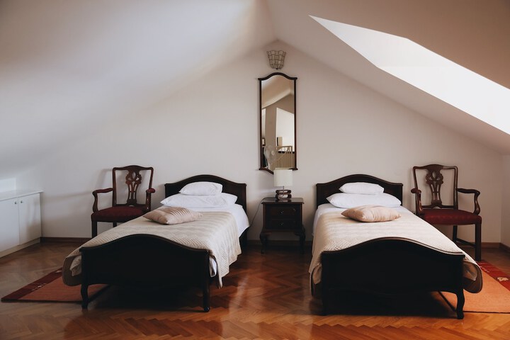 Room 26 of 177