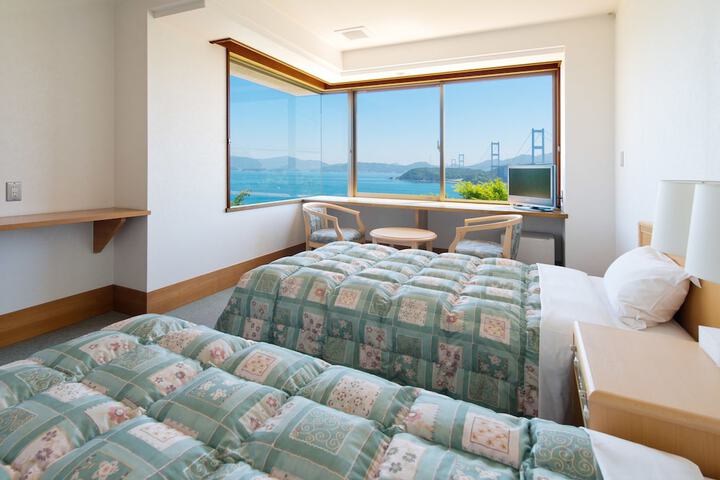 Room 6 of 25