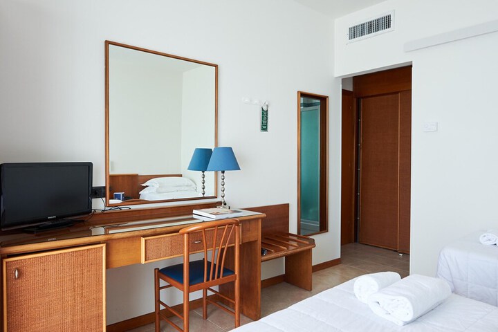 Room 27 of 67