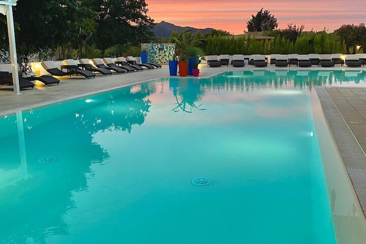 Pool 52 of 104