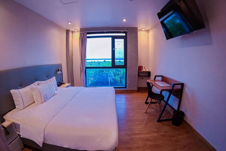 Room 13 of 38