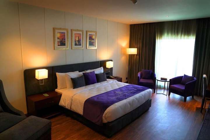 Room 10 of 42