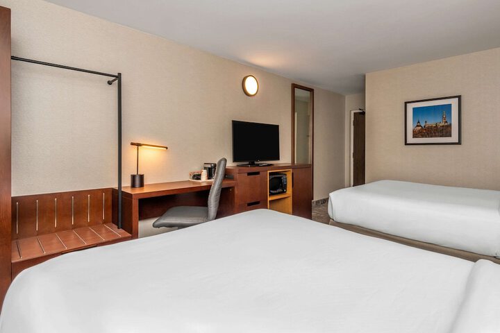 Room 30 of 83
