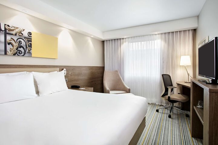 Room 5 of 17