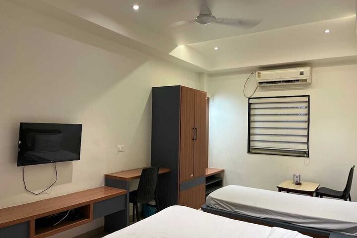 Room 7 of 18