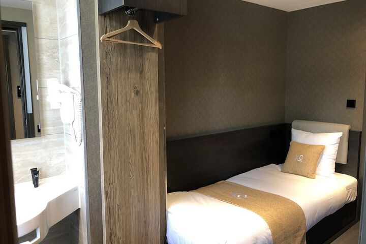 Room 19 of 48