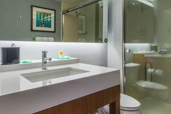 Double Accessible King Size Bed (2 of 6)
