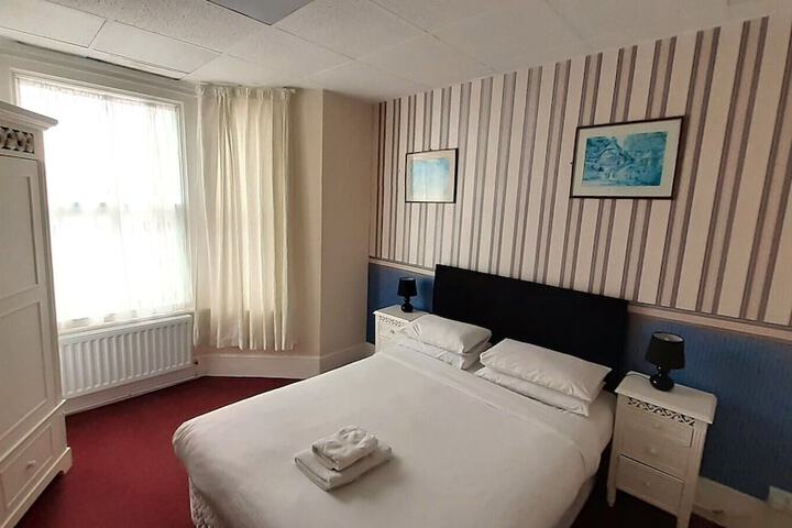 Room 11 of 24
