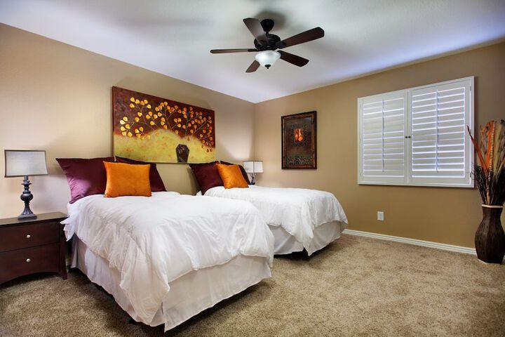 Room 6 of 28