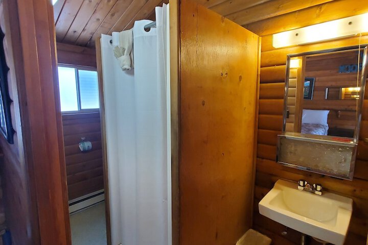 Room 32 of 47