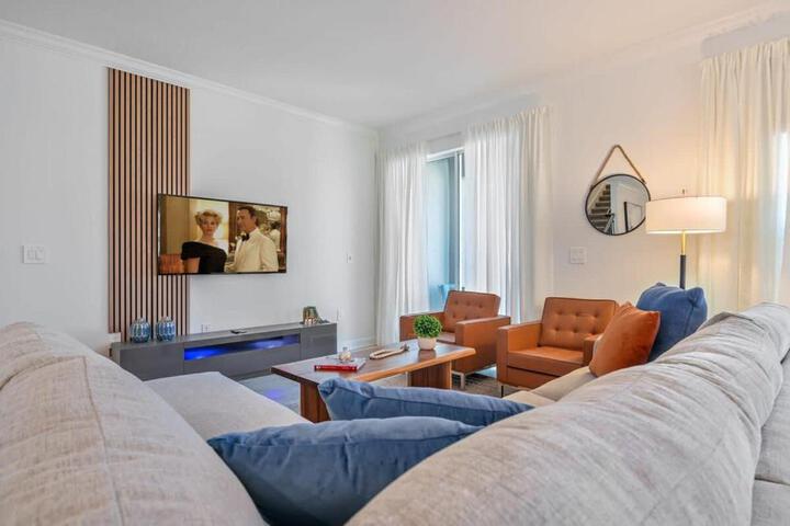 Private pool themed bedrooms at best location in Kissimmee, FL