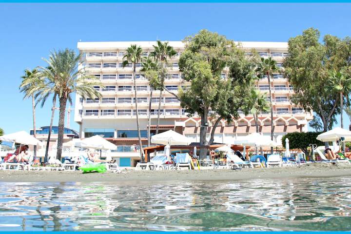 Poseidonia Beach Hotel