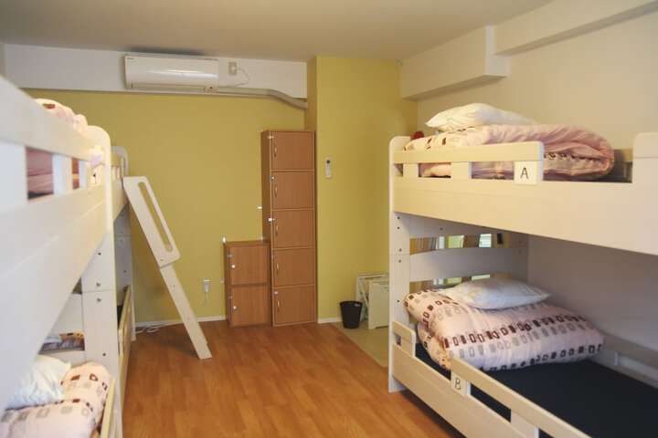 Room 8 of 68