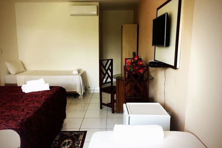 Room 10 of 14