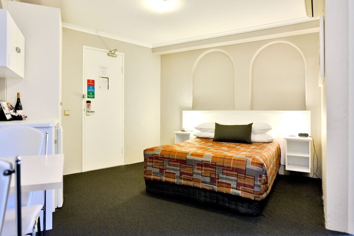 Room 3 of 62