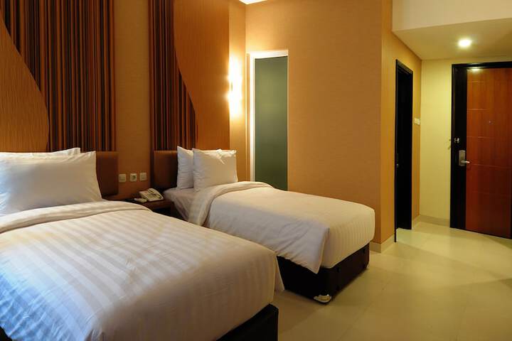 Room 8 of 20