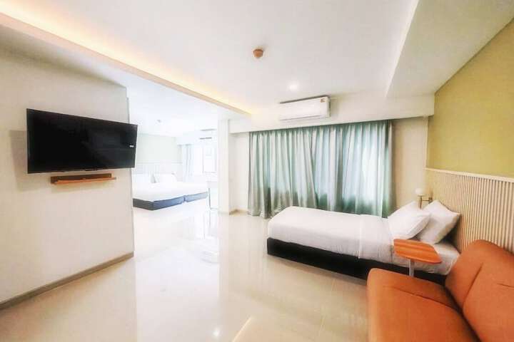 Room 9 of 13