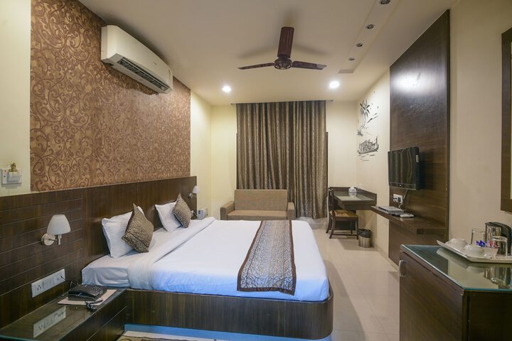 Room 8 of 38