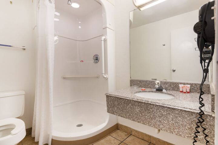 Standard Room, King or Two Doubles (3 of 10)