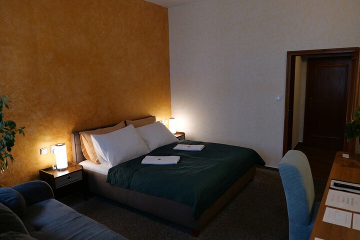 Room 19 of 38
