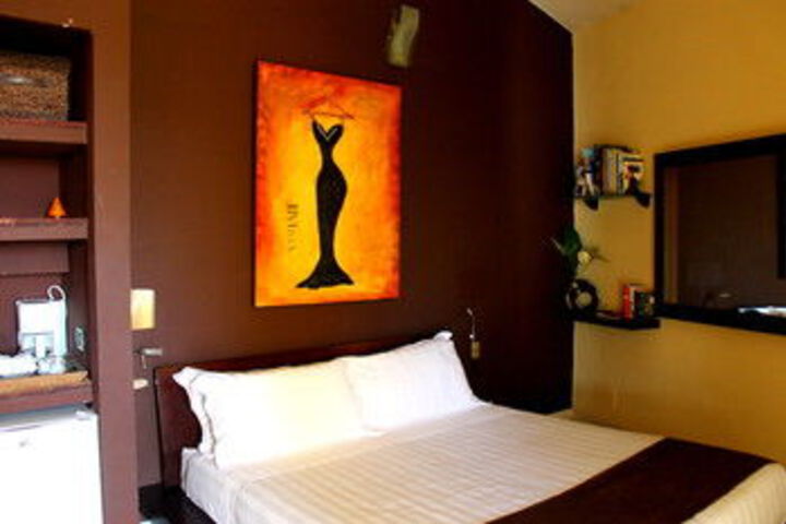 Room 106 of 191