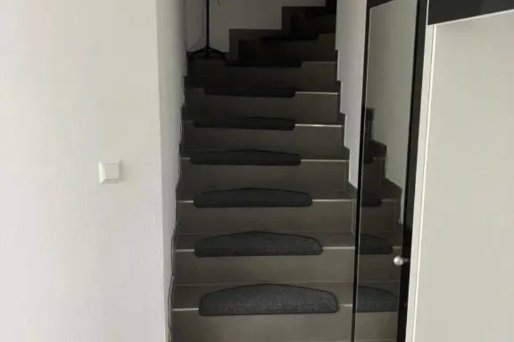 Room 17 of 28