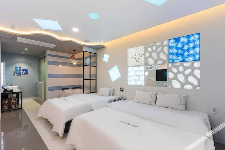 Room 182 of 222