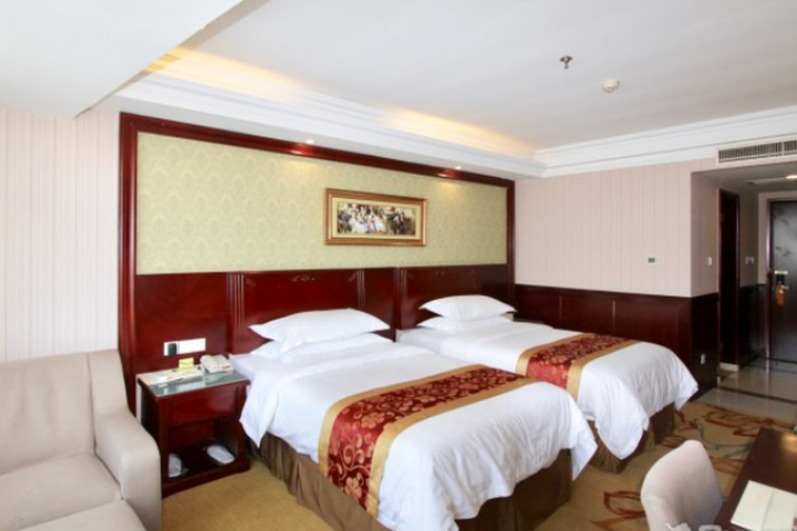 Room 8 of 14