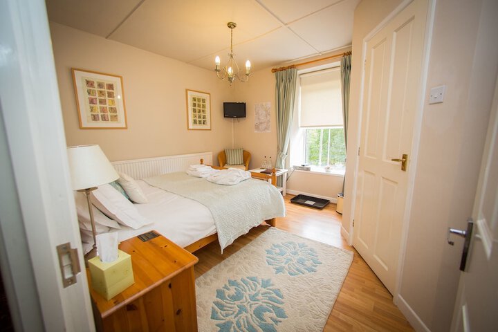 Room 4 of 14