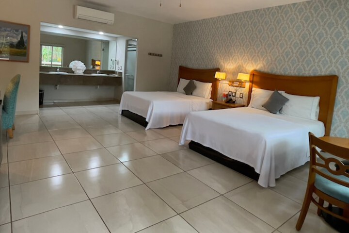 Room 13 of 40