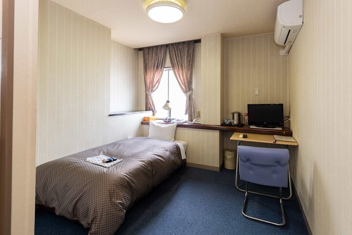 Room 15 of 48